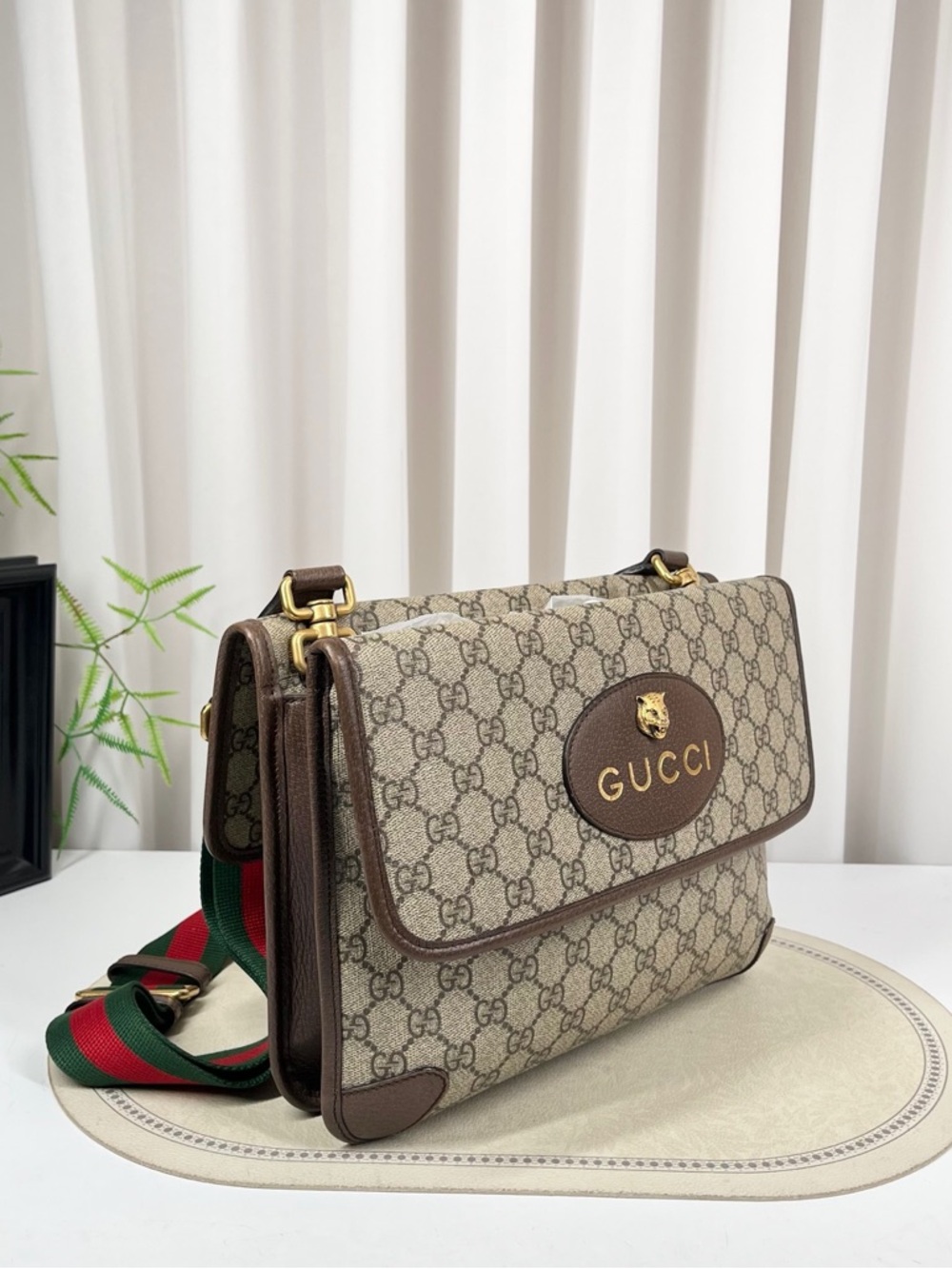 Gucci Beige & Brown GG Canvas Shoulder Bag with Gold Logo - Picture 4 of 6